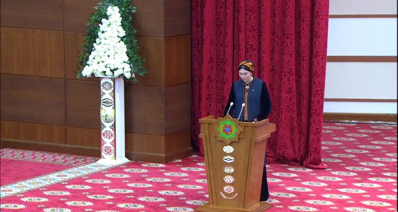 رونمایی از نسخه آذربایجانی کتاب «هاکیدا گوهری» اثر رهبر ملی ترکمنستان