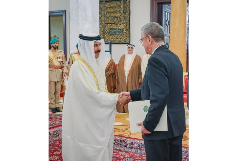 سفیر ترکمنستان استوارنامه خود را تقدیم پادشاه بحرین کرد